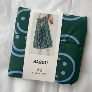 NWT BAGGU XL/Big Baggu reusable shopping bag in Green Smiley Face pattern.